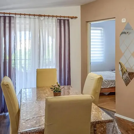 1 Bedroom Cozy In Appartement