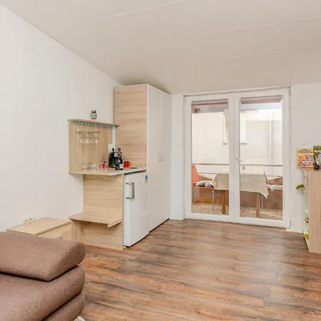 1 Bedroom Cozy In Apartamento Vir